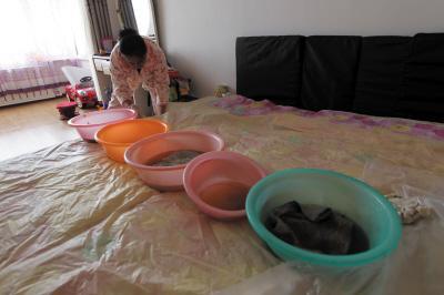 鹰潭楼上漏水，住户失联，小区没物管，业主维权难！律师来支招……
